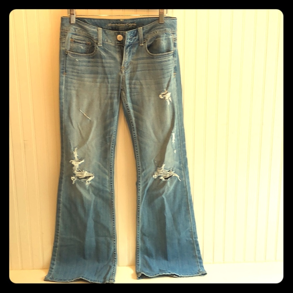 American Eagle distressed jean